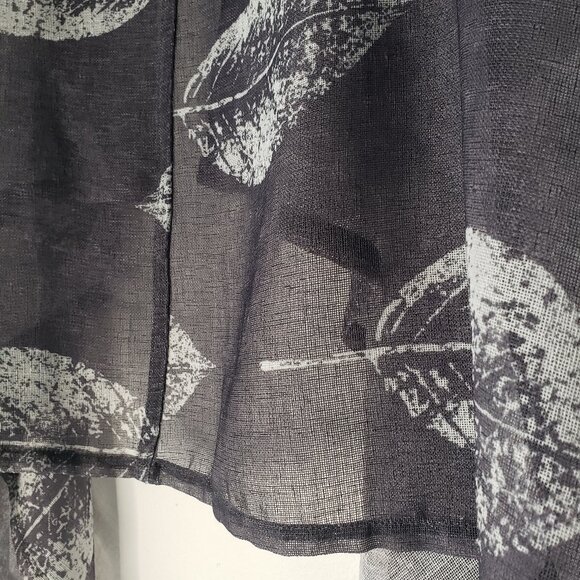 Gorgeous Grey + White Screen Printed Leaf on Linen Look Woven Fabric Vest - Picture 8 of 16